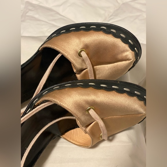 RARE FIND! Size 41/11. 2003 D’Orsay Interlocking CC Authentic Chanel Satin Pumps - Picture 7 of 12